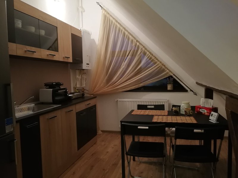 Berceni, Brancoveanu, str. Martisor, vanzare ap. 2 cam.
